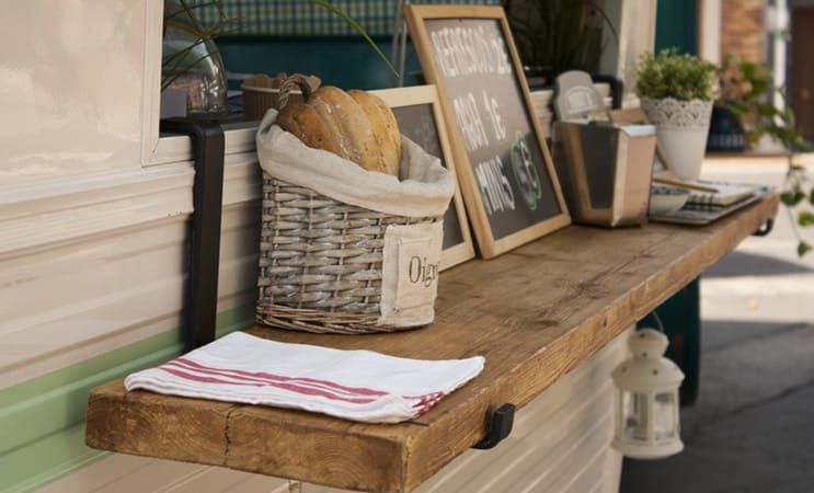 bäckerei auf vier rädern brot draußen tafel mobile backstuben header (2)