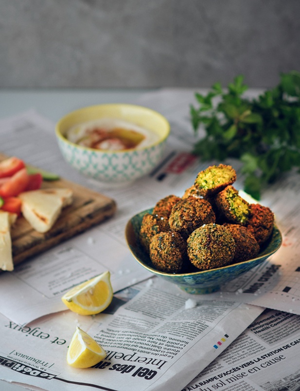 Falafel-Sandwich: Brotbelag mit Hummus